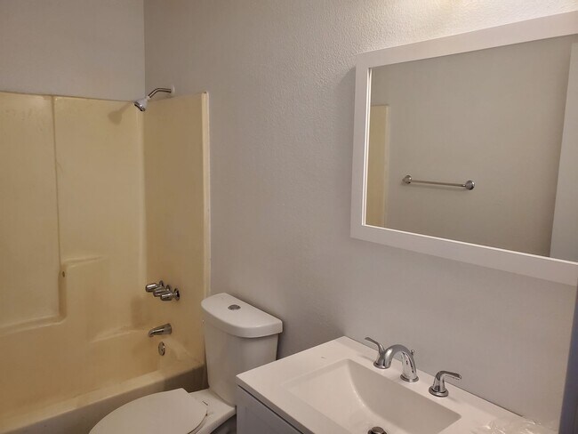 Foto del edificio - 1548 Sierra Vista Dr