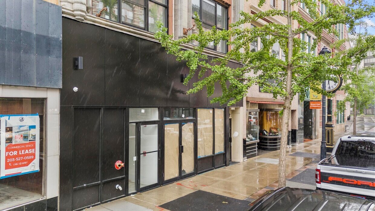 Primary Photo - 111 Bank St