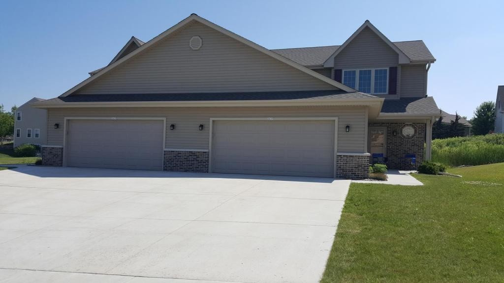 Primary Photo - 2633 Parkfield Dr, West Bend, WI 53090