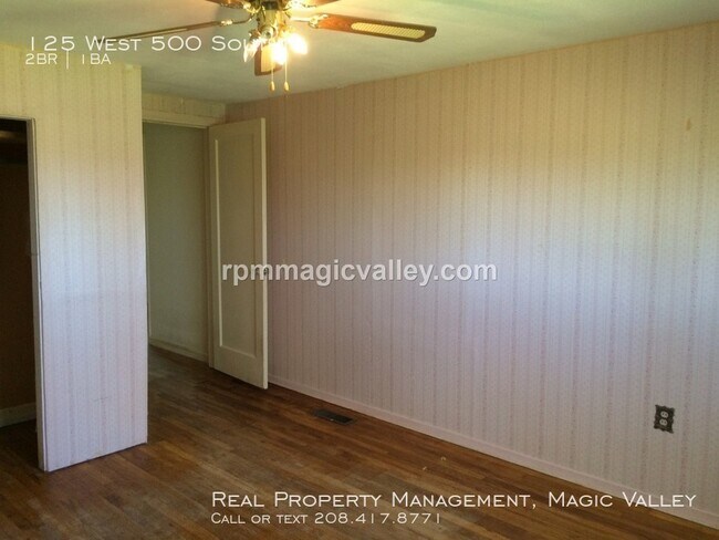 Building Photo - Country Home down a private lane!