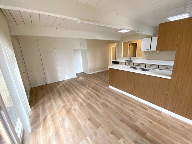 Foto del edificio - Spacious 5 Bed 2.5 Bath Home Fairmeadow Pa...