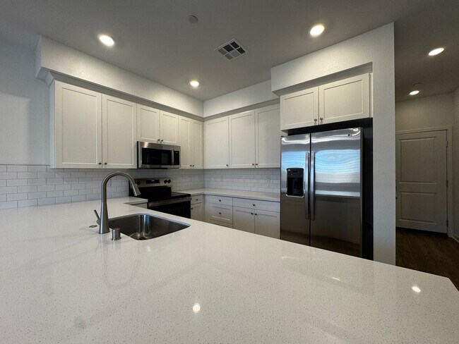Building Photo - Beautiful, New Siena 3 Bedroom, 2.5 Bath Townhome with Solar for Rent