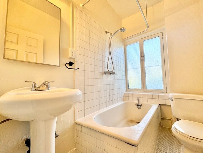 Foto del edificio - 532 S Coronado St