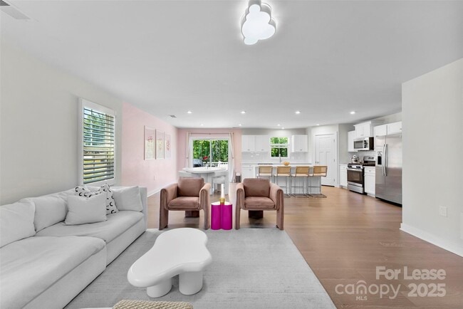 Building Photo - 2217 GoldWood Dr
