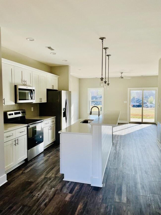 Building Photo - 19 1st St