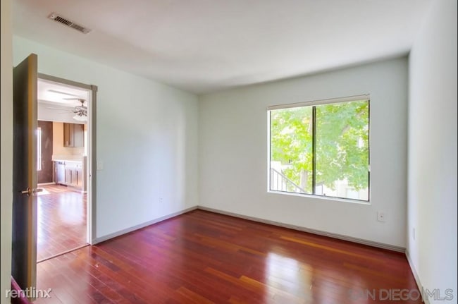 Building Photo - 1 br, 1 bath Condo - 11161 Camino Ruiz