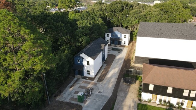 Foto del edificio - 9441 Radio Rd