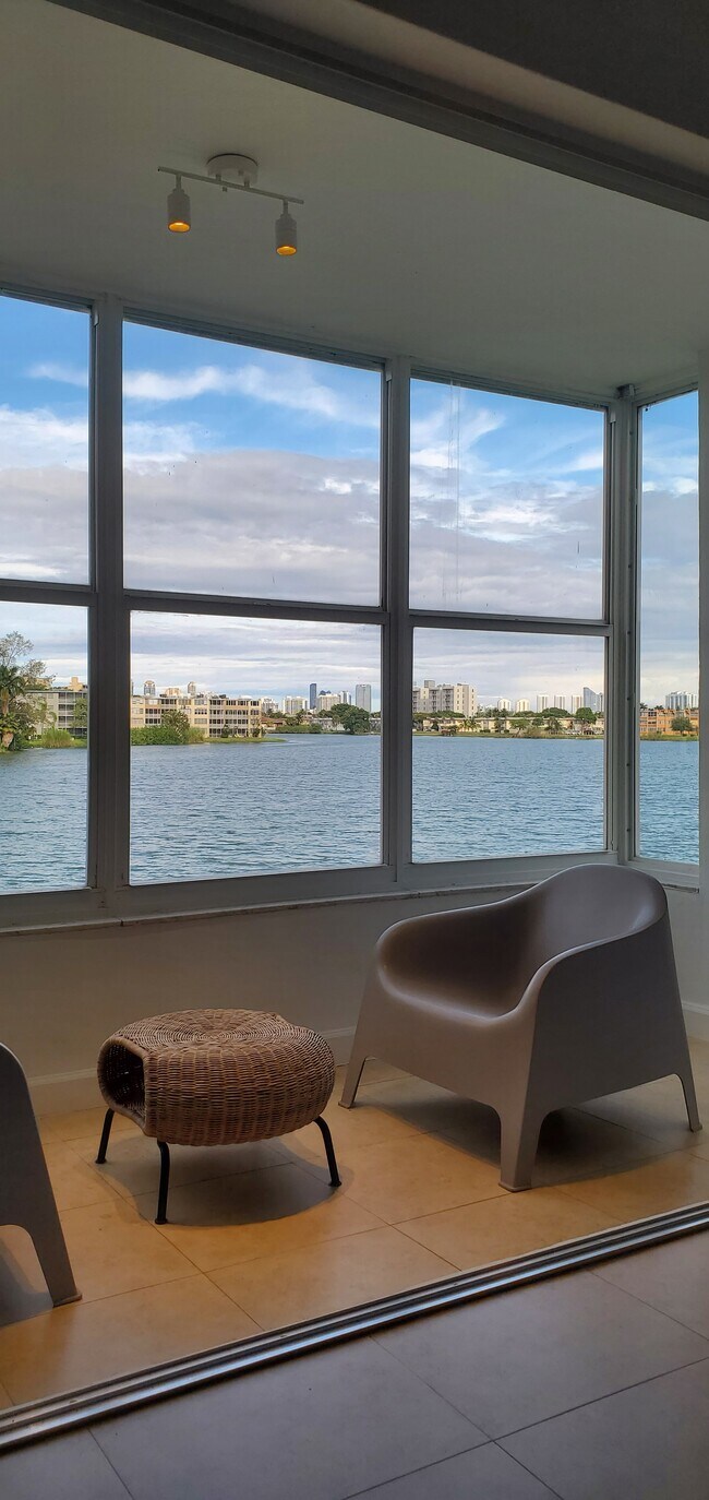 Foto del edificio - 18901 NE 14th Ave