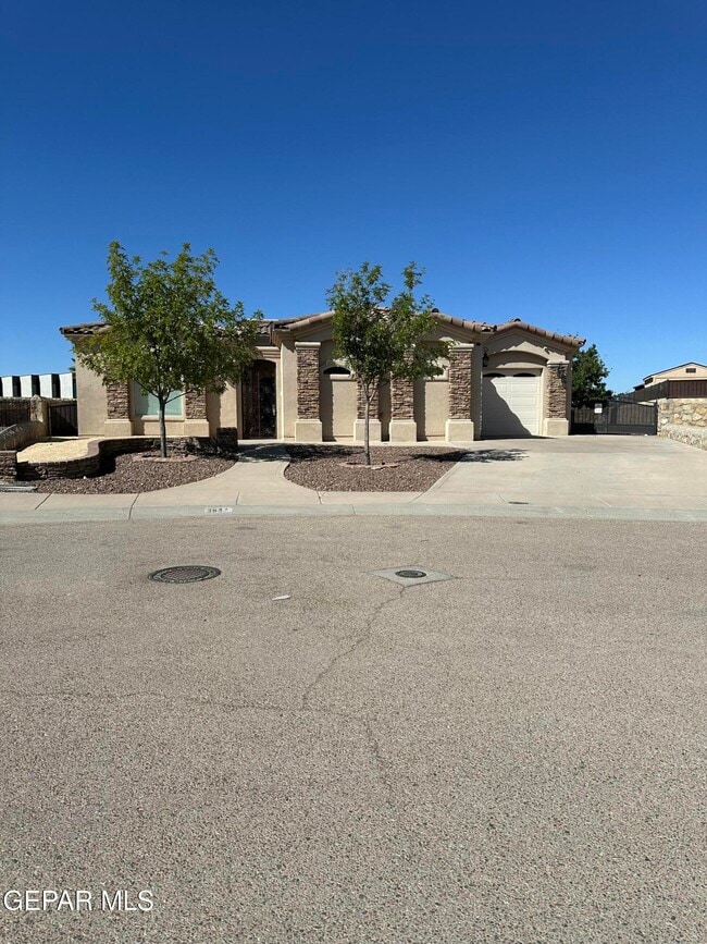 Building Photo - 3837 Tierra Campa Dr
