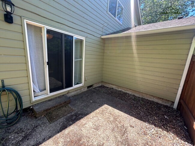 Building Photo - Beautiful 2 Bedroom Home In The Churchill ...