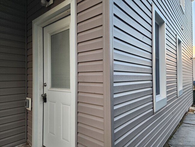 Rear apartment entry - 115 N Franklin St