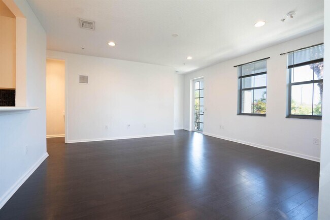 Building Photo - 1356 Piazza Pitti