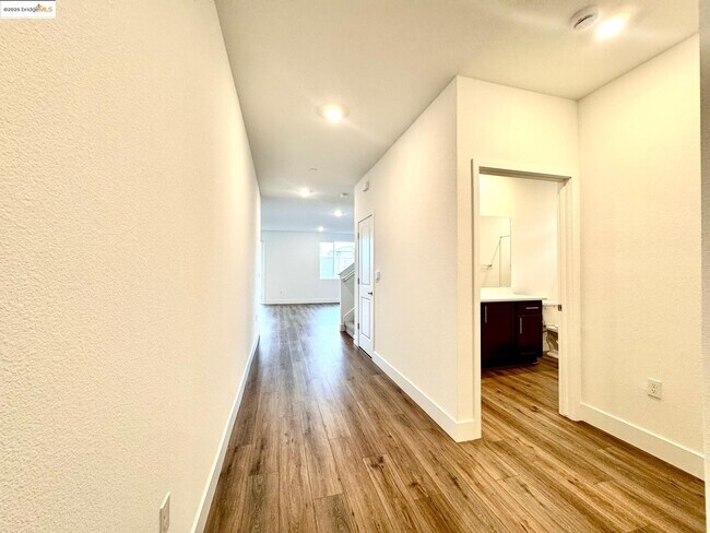 Building Photo - 2850 Talkeetna St