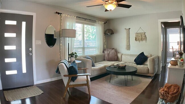 Foto del edificio - 5203 Ravensdale Ln