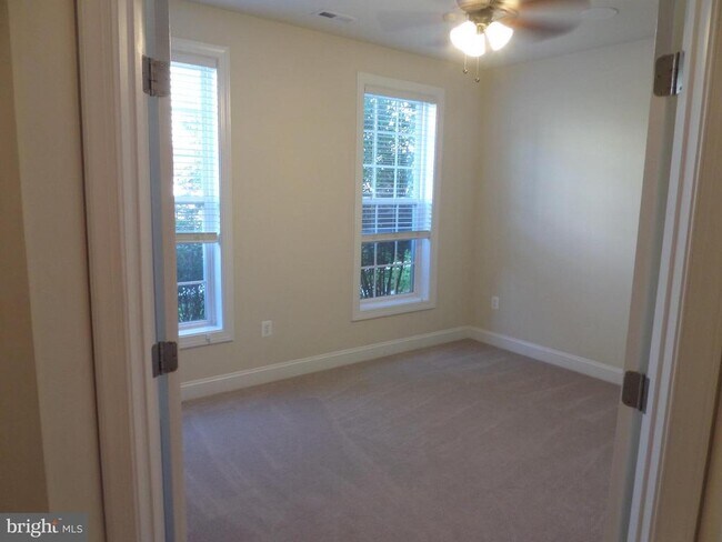 Foto del edificio - 15998 Greymill Manor Dr