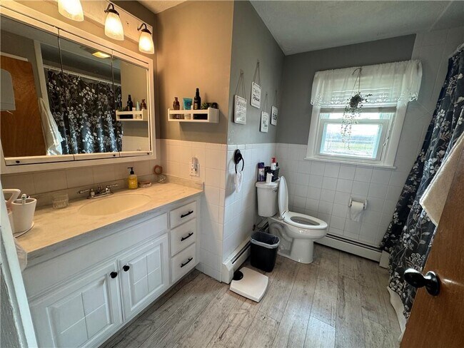 Foto del edificio - 73 Armory Dr