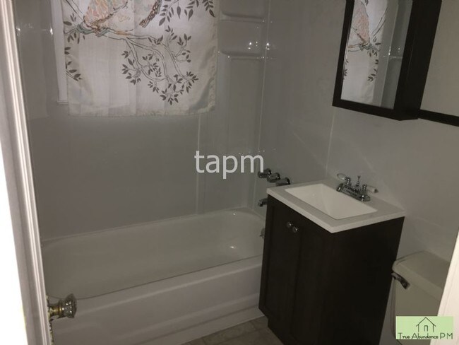 Building Photo - 719 20th St