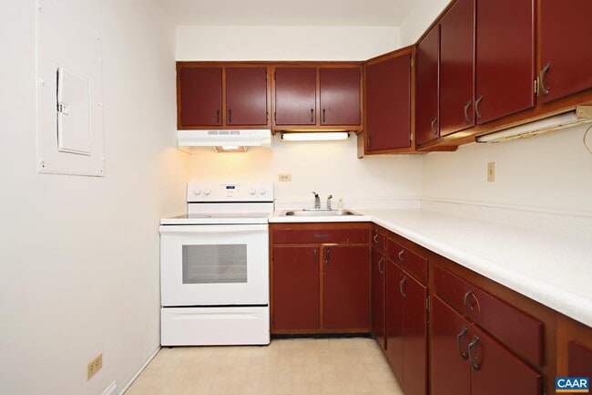 Building Photo - 2114 Ivy Rd