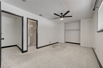 Building Photo - 573 Greenbriar Townhouse Way