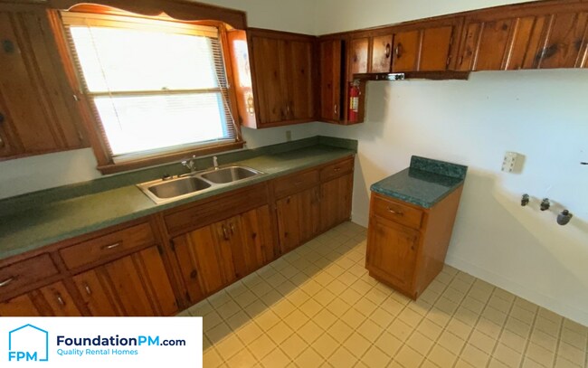 Building Photo - 8746 Greenhill Rd