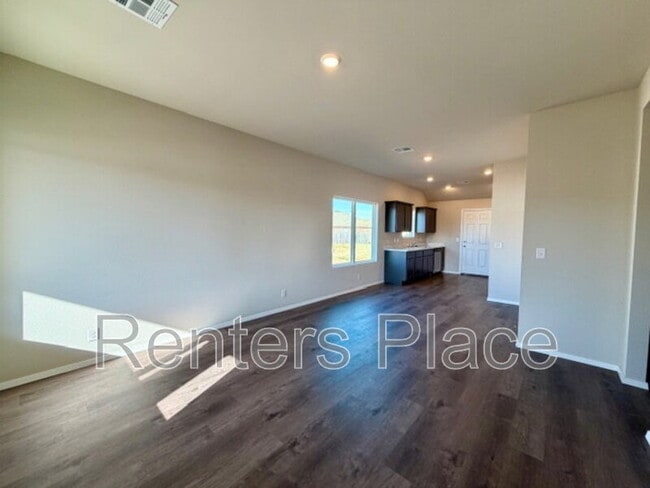 Building Photo - 1112 Raven Dr