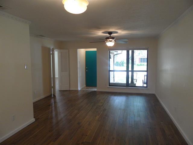Foto del edificio - 7035 Kingsbury Dr
