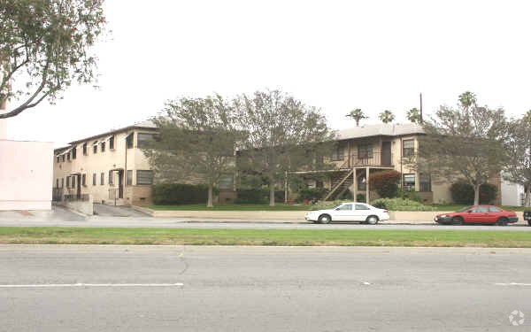 Foto del edificio - 2421 W Main St
