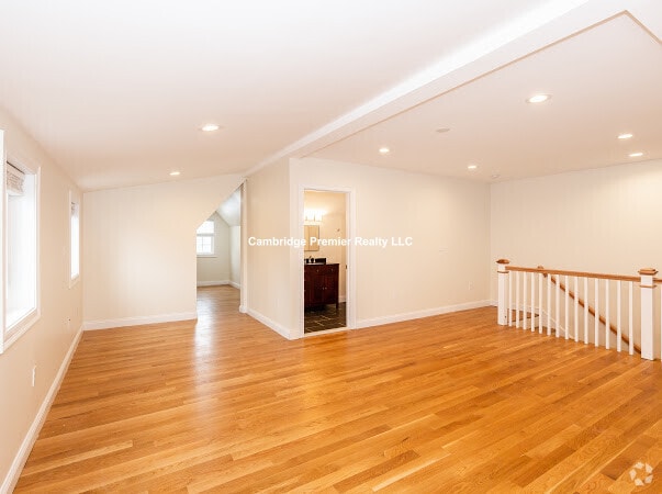 Building Photo - 27 1st St