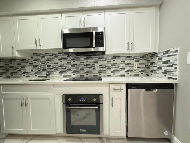 Foto del edificio - 9258 Lake Chase Island Way