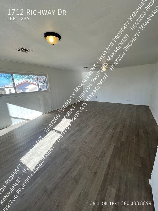 Foto del edificio - 1712 Richway Dr