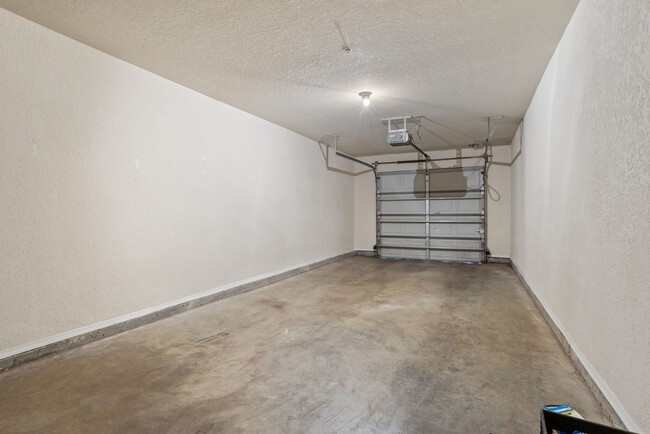 Building Photo - Bona Vista - 826 CW 104