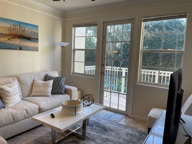 Building Photo - 9857 Baywinds Dr