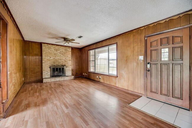 Building Photo - 610 S Rike St