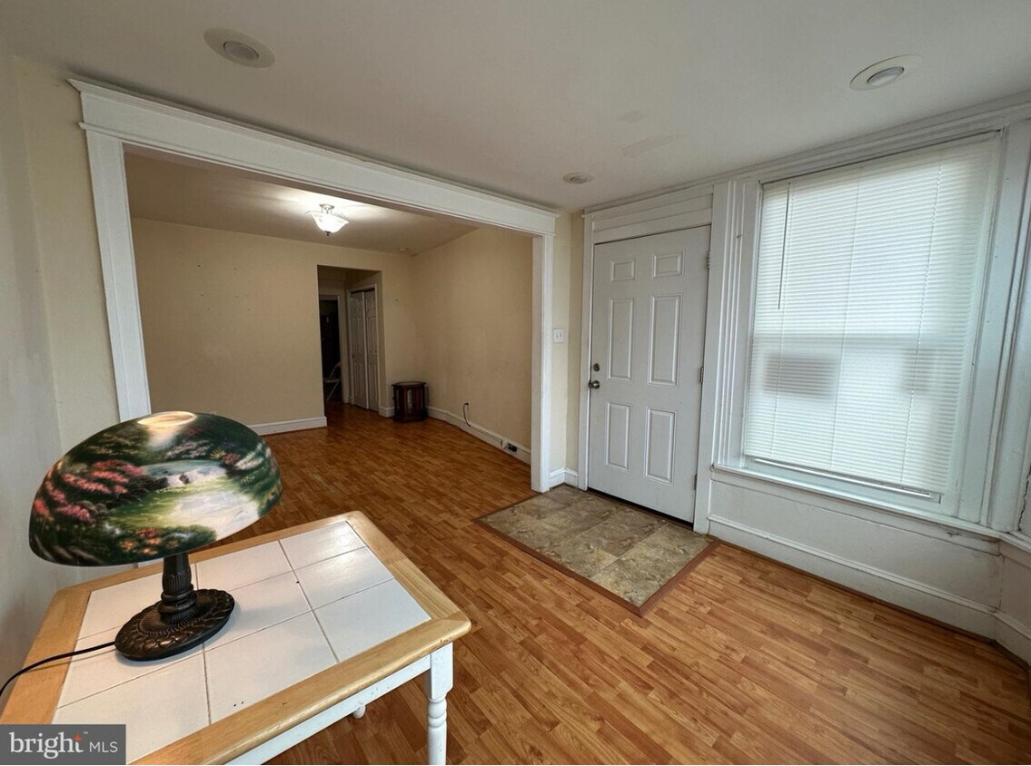 Living room - 7607 Torresdale Ave