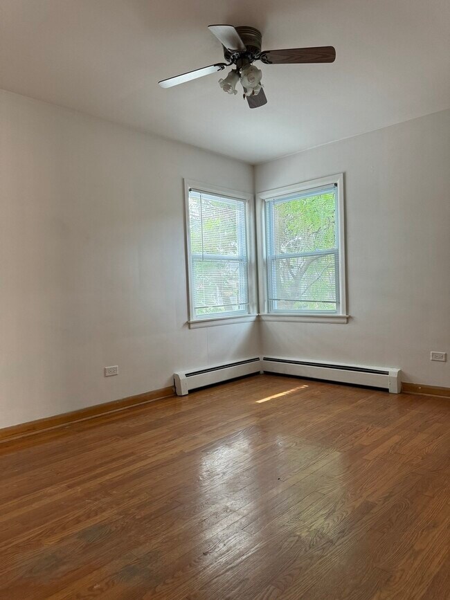 Building Photo - 4762 N Lotus Ave