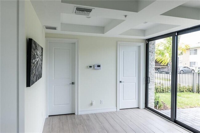 Foto del edificio - 825 NE 17th Ter