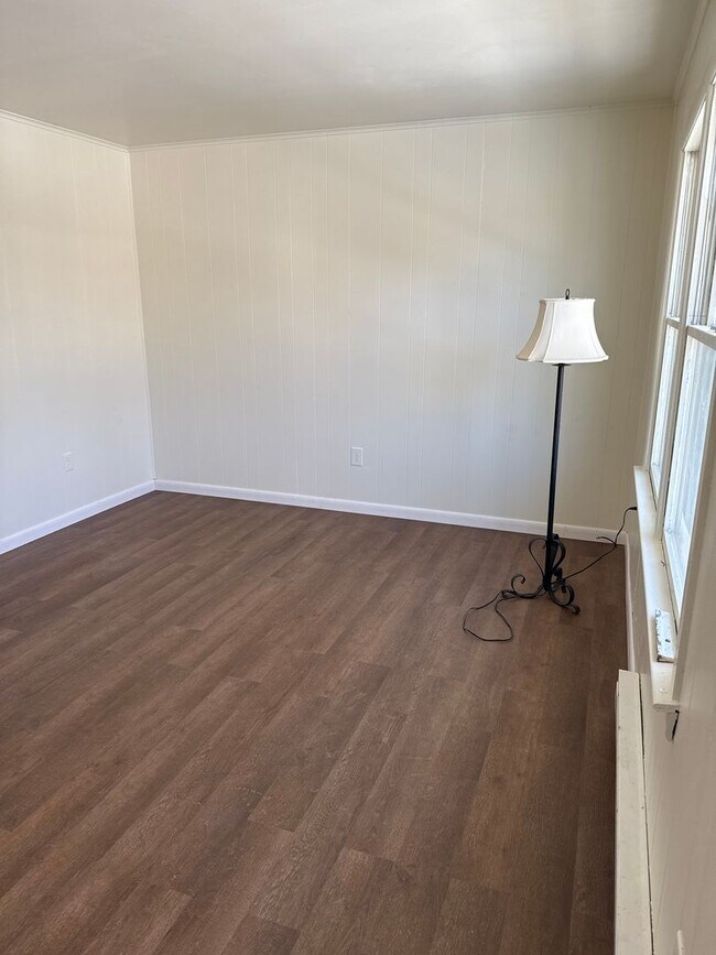 Foto del edificio - 4 Bedroom 1 Bath House