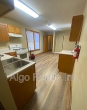 Building Photo - 1422 N Girard Ave