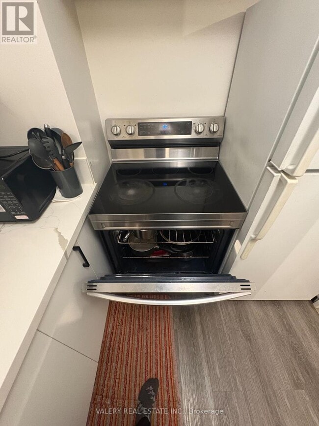 Building Photo - 31 Four Winds Dr