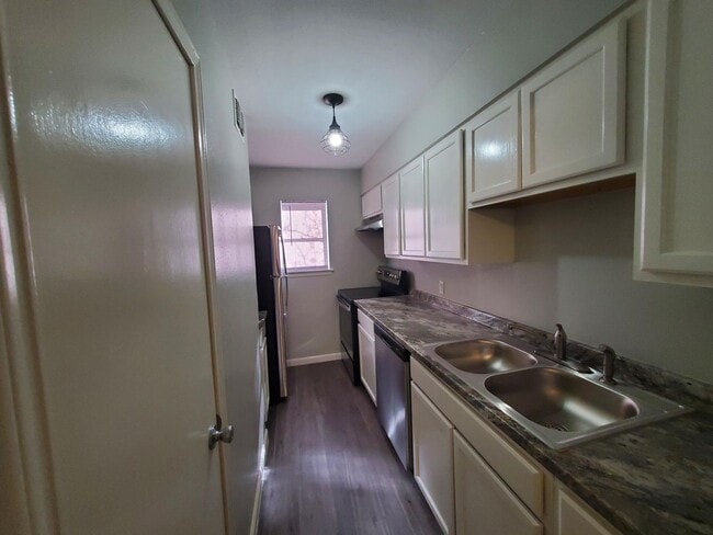 Building Photo - 911 Vance Jackson Rd