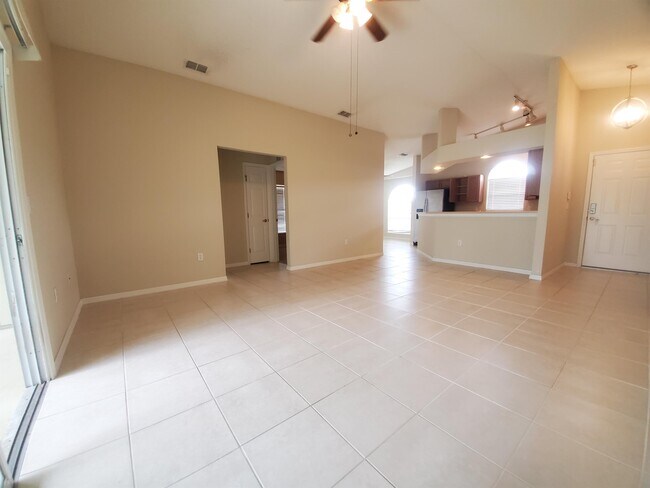 Foto del edificio - 921 Westwinds Dr