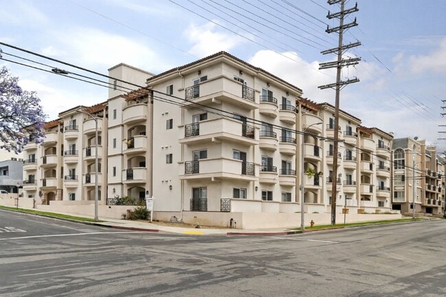 Building Photo - 11848 Kiowa Ave