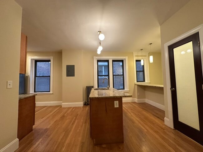 Building Photo - 184 Saint Paul St