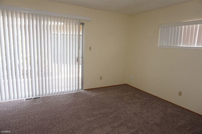 Foto del edificio - 5994 Lake Crest Way