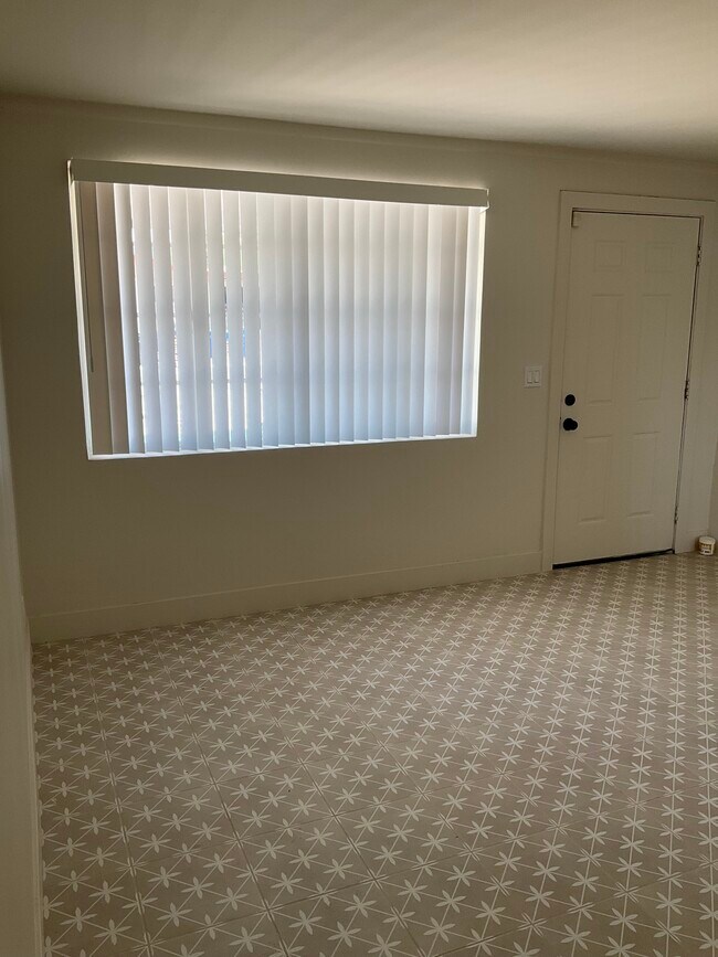 Foto del edificio - 1327 E Carol Ave