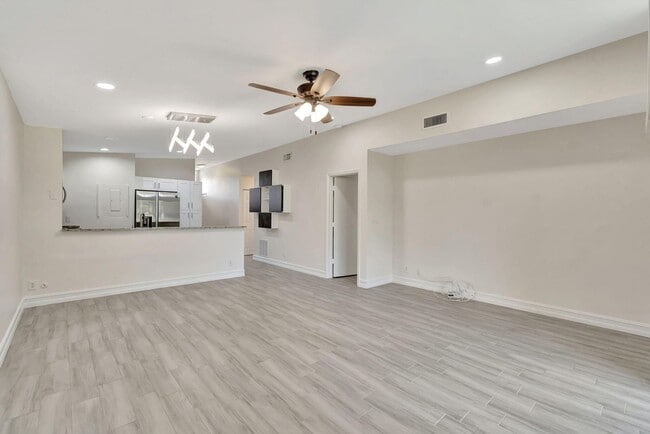 Foto del edificio - 11555 Orange Blossom Ln