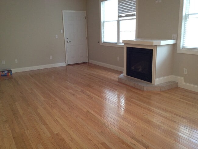 Building Photo - 605 W Virginia Ave