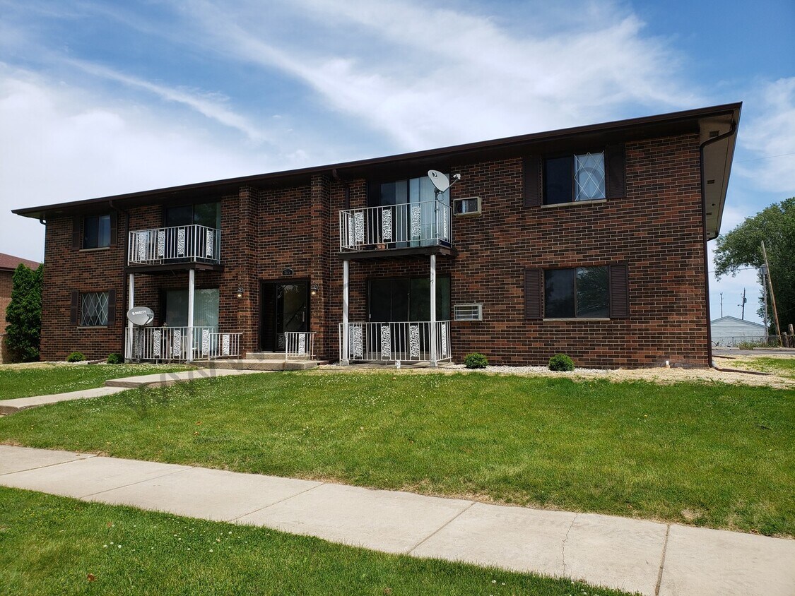 Primary Photo - 8515 32nd Ave