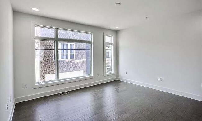 Building Photo - 1819 Fox Way