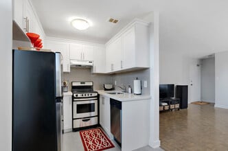 Building Photo - 151 St George St